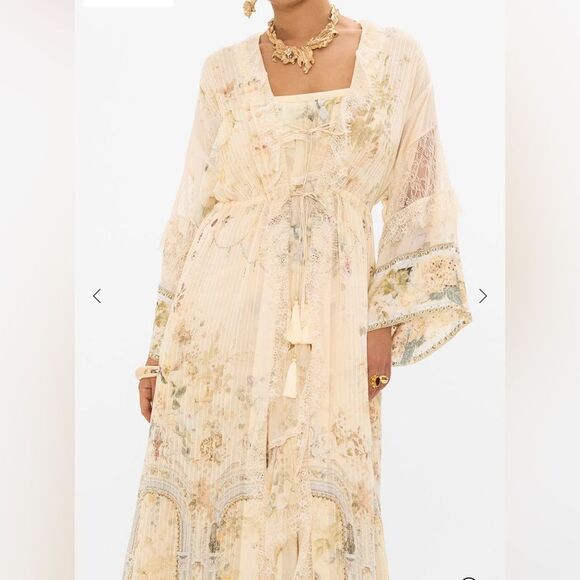 31 NWOT 1000.00CAMILLA Pintuck Layer With Lace Detail
Adorned In Antiquity SMALL - Picture 7 of 11